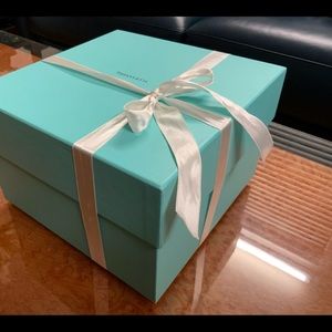 Tiffany & Co  Crystal Hearts Bowl